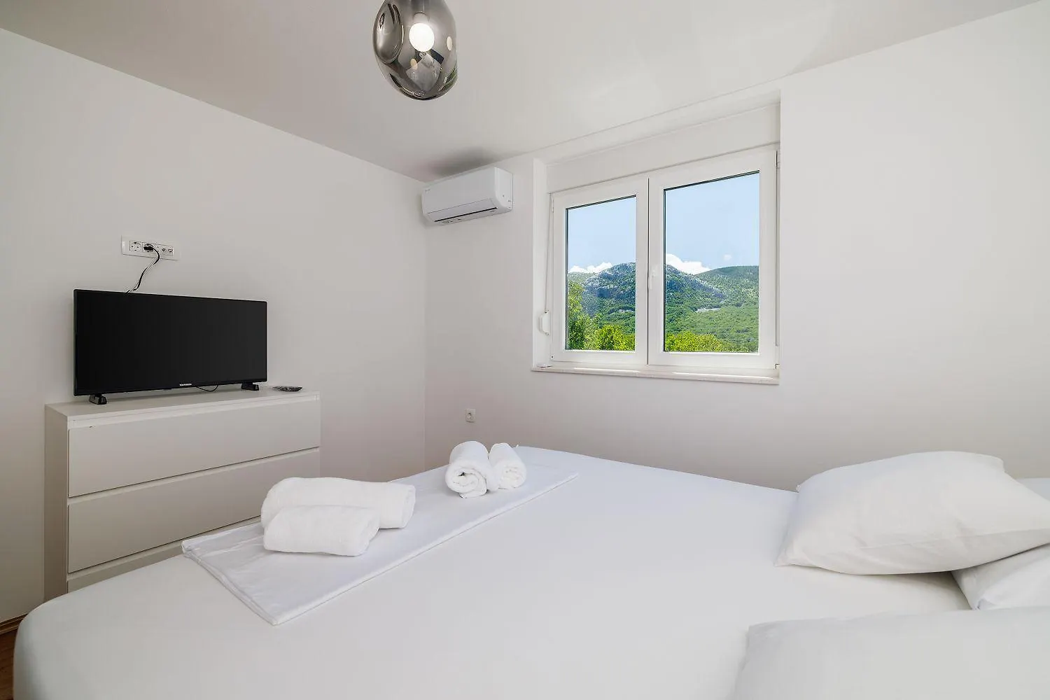 Atemberaubende Villa Mit Whirlpool, Privatpool, Aussendusche, Fitnessraum, Waschmaschine Tribalj