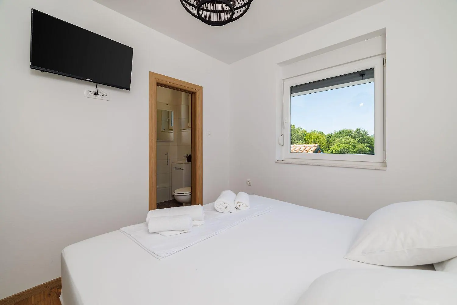 Atemberaubende Villa Mit Whirlpool, Privatpool, Aussendusche, Fitnessraum, Waschmaschine Tribalj